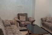 🏡 Location Appartement F3 Haut Standing – Akid Lotfi, Oran Offrez-vous un séjour d’exception dans ce superbe appartement F3 idéalement situé au cœur du quartier très prisé d’Akid Lotfi, dans une ruelle calme, discrète et sécurisée, à proximité immédiate de toutes les commodités (commerces, transports, restaurants). ✨ Un cadre élégant et raffiné Cet appartement allie confort moderne, tranquillité et prestations de qualité. Il est parfait pour un séjour en famille ou pour les professionnels recherchant calme et standing. 🛋️ Caractéristiques : – Appartement F3 spacieux et lumineux – Entièrement meublé et équipé – Climatisation dans toutes les pièces – Cuisine moderne entièrement équipée – Chambres confortables avec rangements – Aucun vis-à-vis (tranquillité assurée) – Résidence propre et bien entretenue 📍 Emplacement idéal : Situé dans l’un des meilleurs quartiers d’Oran, vous bénéficiez d’un environnement calme tout en restant proche de tout. 💼 Idéal pour : – Familles – Déplacements professionnels – Séjours courte ou longue durée 📞 Contact : Pour plus d’informations ou réservation, merci de nous contacter en message privé ou par téléphone. — 🔑 Confort – Calme – Standing – Emplacement premium